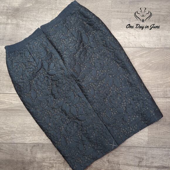 Ann Taylor Pencil Skirt Size 4 - Picture 5 of 5